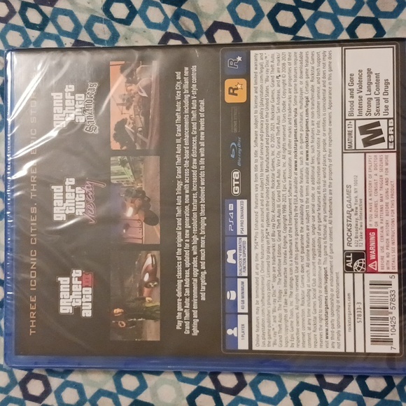 PS4 THE DEFINITIVE EDITION GRAND THEFT AUTO THE TRILOGY - Picture 2 of 3